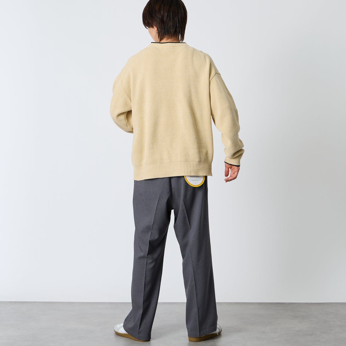 FRED PERRY [フレッドペリー] 別注 ワンポイントロゴ刺繍 クルーネックモールニット [FPM-26A-007JF] OATMEAL/NI &&モデル身長：177cm 着用サイズ：L&&