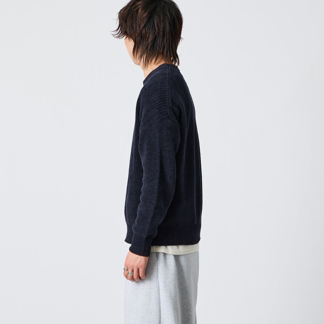 FRED PERRY [フレッドペリー] 別注 ワンポイントロゴ刺繍 クルーネックモールニット [FPM-26A-007JF] NAVY/RICH &&モデル身長：177cm 着用サイズ：L&&