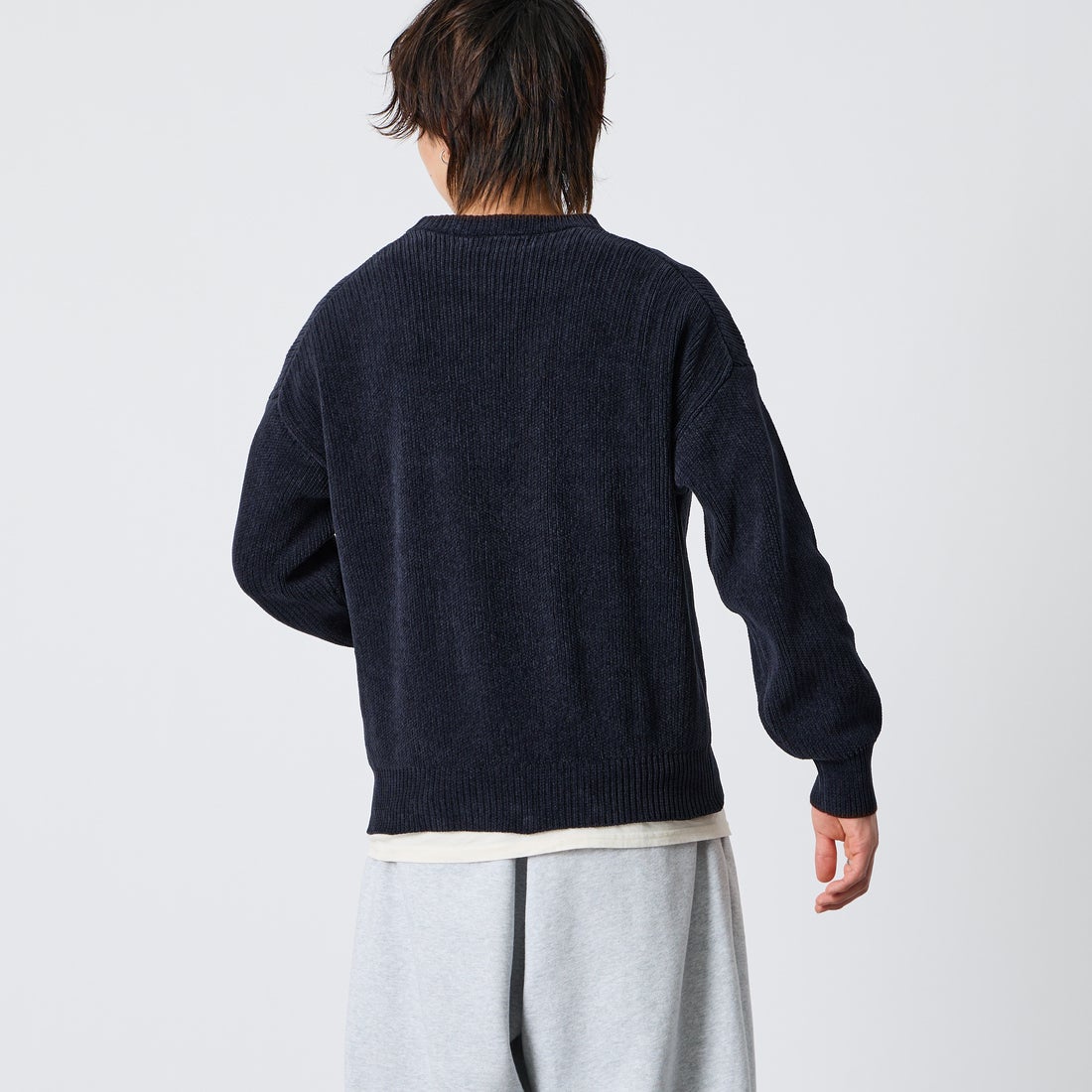FRED PERRY [フレッドペリー] 別注 ワンポイントロゴ刺繍 クルーネックモールニット [FPM-26A-007JF] NAVY/RICH &&モデル身長：177cm 着用サイズ：L&&