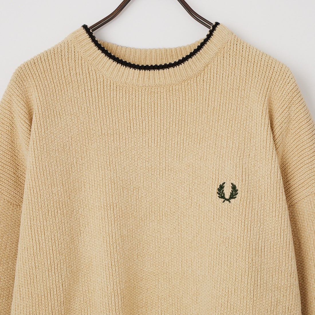FRED PERRY [フレッドペリー] 別注 ワンポイントロゴ刺繍 クルーネックモールニット [FPM-26A-007JF] OATMEAL/NI