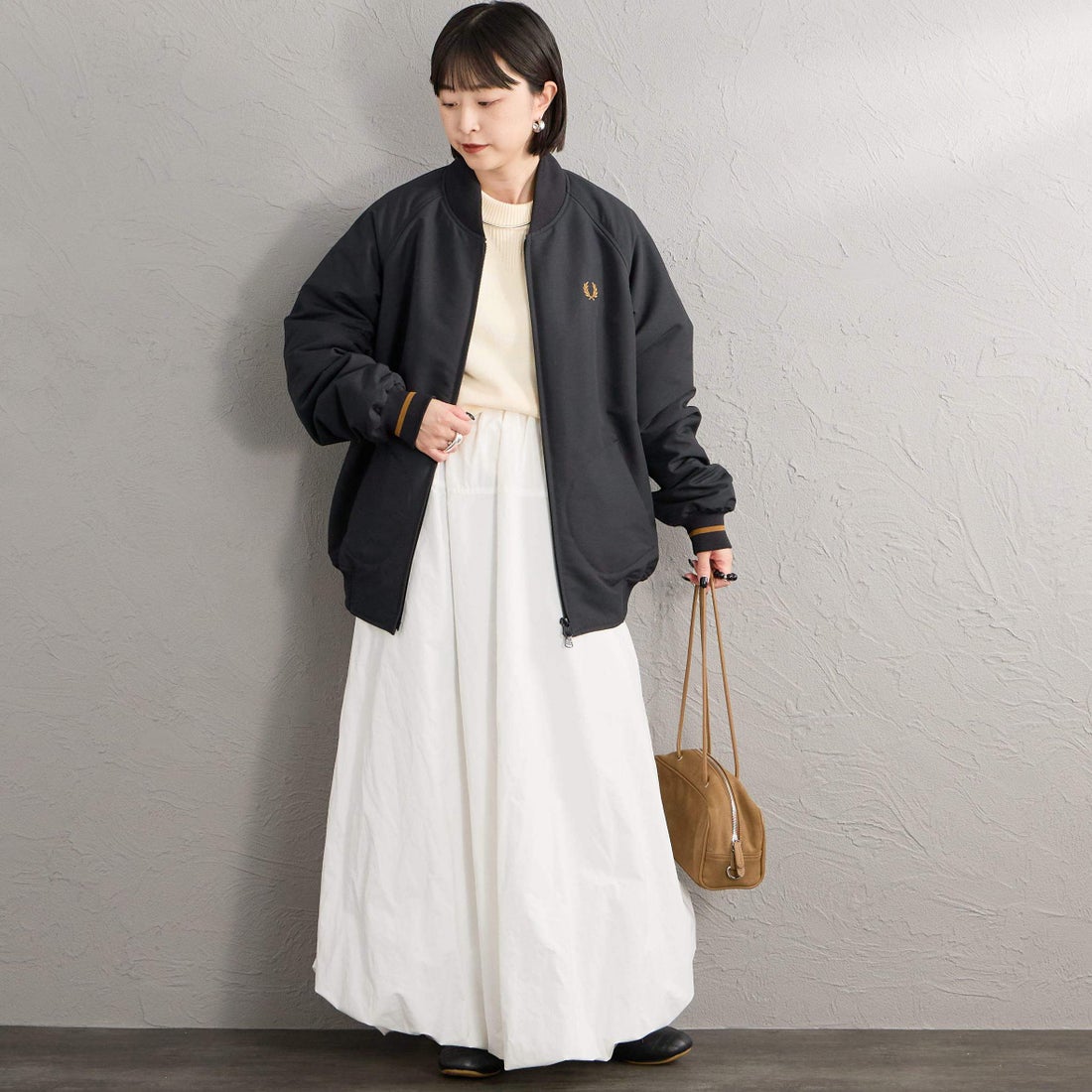 FRED PERRY [フレッドペリー] 別注 テニスボンバージャケット [FPM-26A-001JF] BLACK/DARK &&モデル身長：150cm 着用サイズ：S&&
