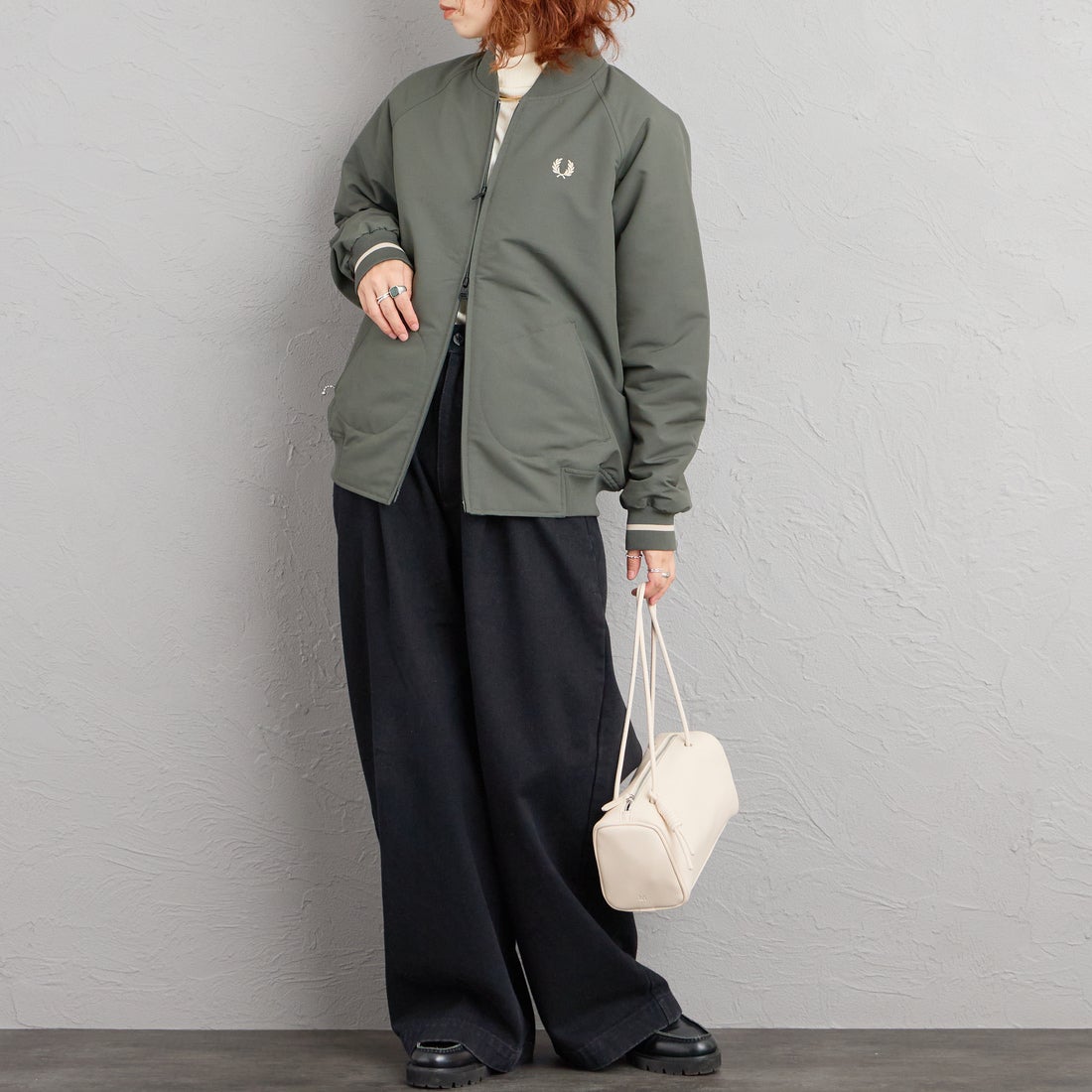 FRED PERRY [フレッドペリー] 別注 テニスボンバージャケット [FPM-26A-001JF] FIELD GREE &&モデル身長：158cm 着用サイズ：S&&