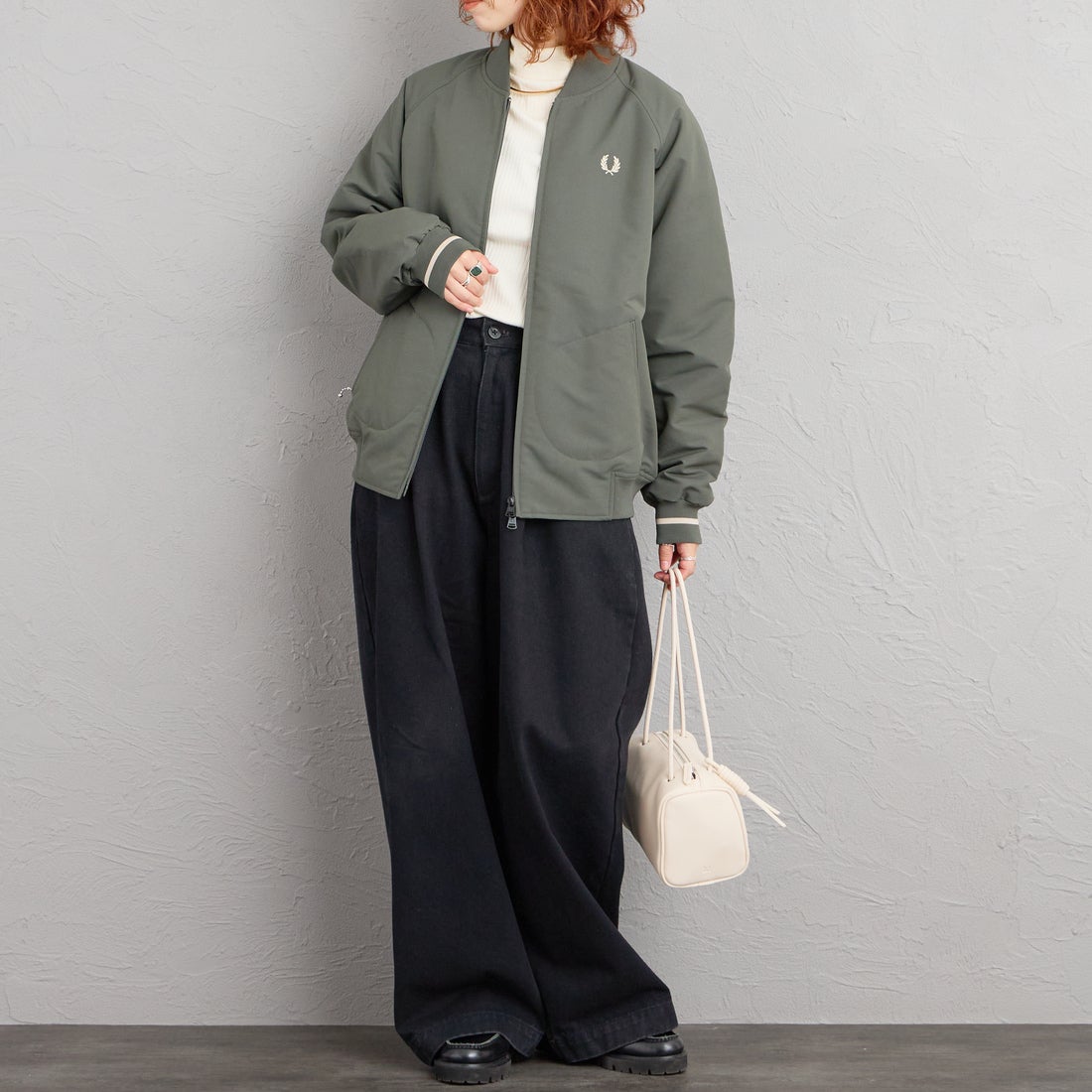 FRED PERRY [フレッドペリー] 別注 テニスボンバージャケット [FPM-26A-001JF] FIELD GREE &&モデル身長：158cm 着用サイズ：S&&