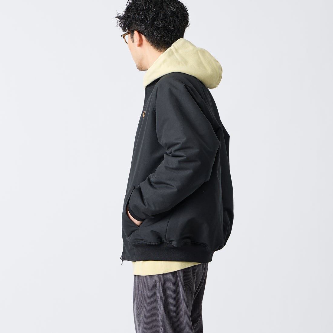 FRED PERRY [フレッドペリー] 別注 テニスボンバージャケット [FPM-26A-001JF] BLACK/DARK &&モデル身長：168cm 着用サイズ：L&&