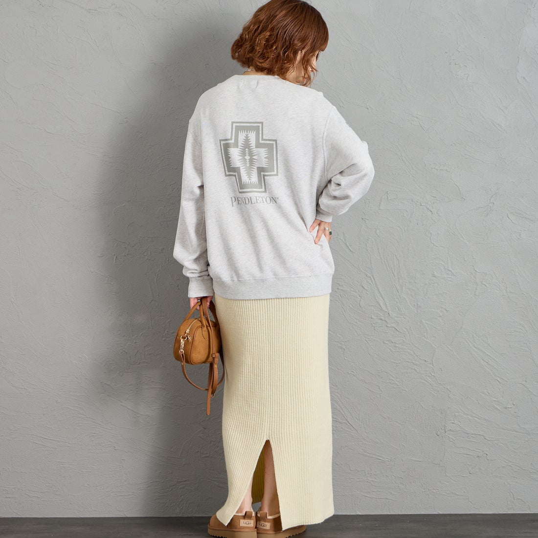 PENDLETON [ペンドルトン] 別注 ハーディング柄 バックプリントクルーネックスウェット [6475-5226-JF] BIRCH &&モデル身長：158cm 着用サイズ：S&&