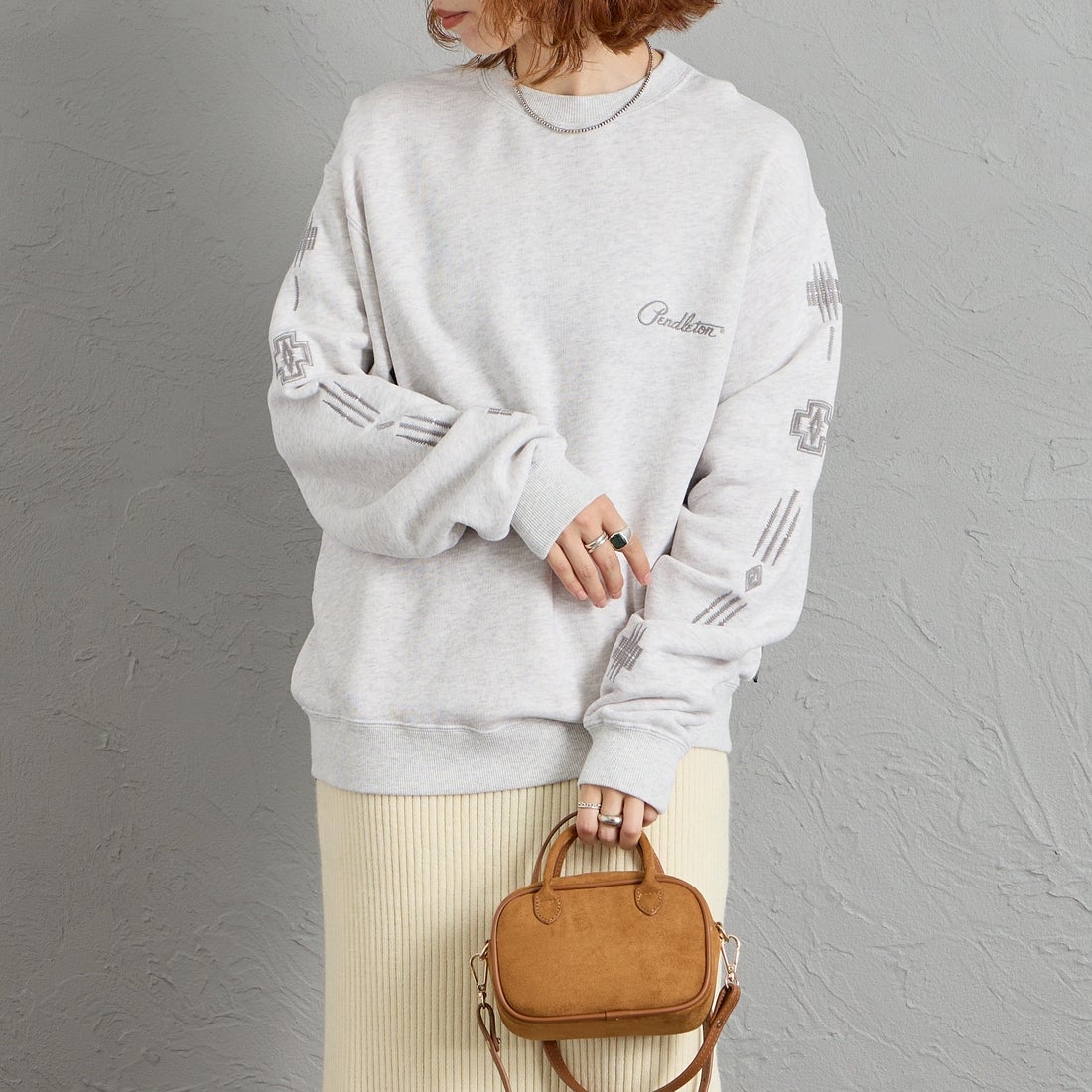 PENDLETON [ペンドルトン] 別注 ハーディング柄 バックプリントクルーネックスウェット [6475-5226-JF] BIRCH &&モデル身長：158cm 着用サイズ：S&&