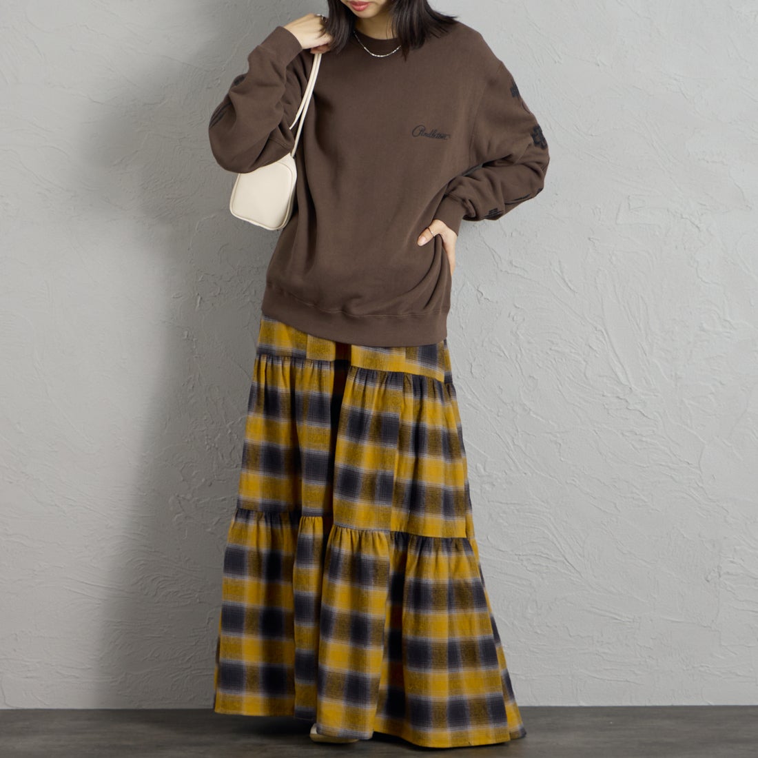 PENDLETON [ペンドルトン] 別注 ハーディング柄 バックプリントクルーネックスウェット [6475-5226-JF] BROWN &&モデル身長：162cm 着用サイズ：S&&