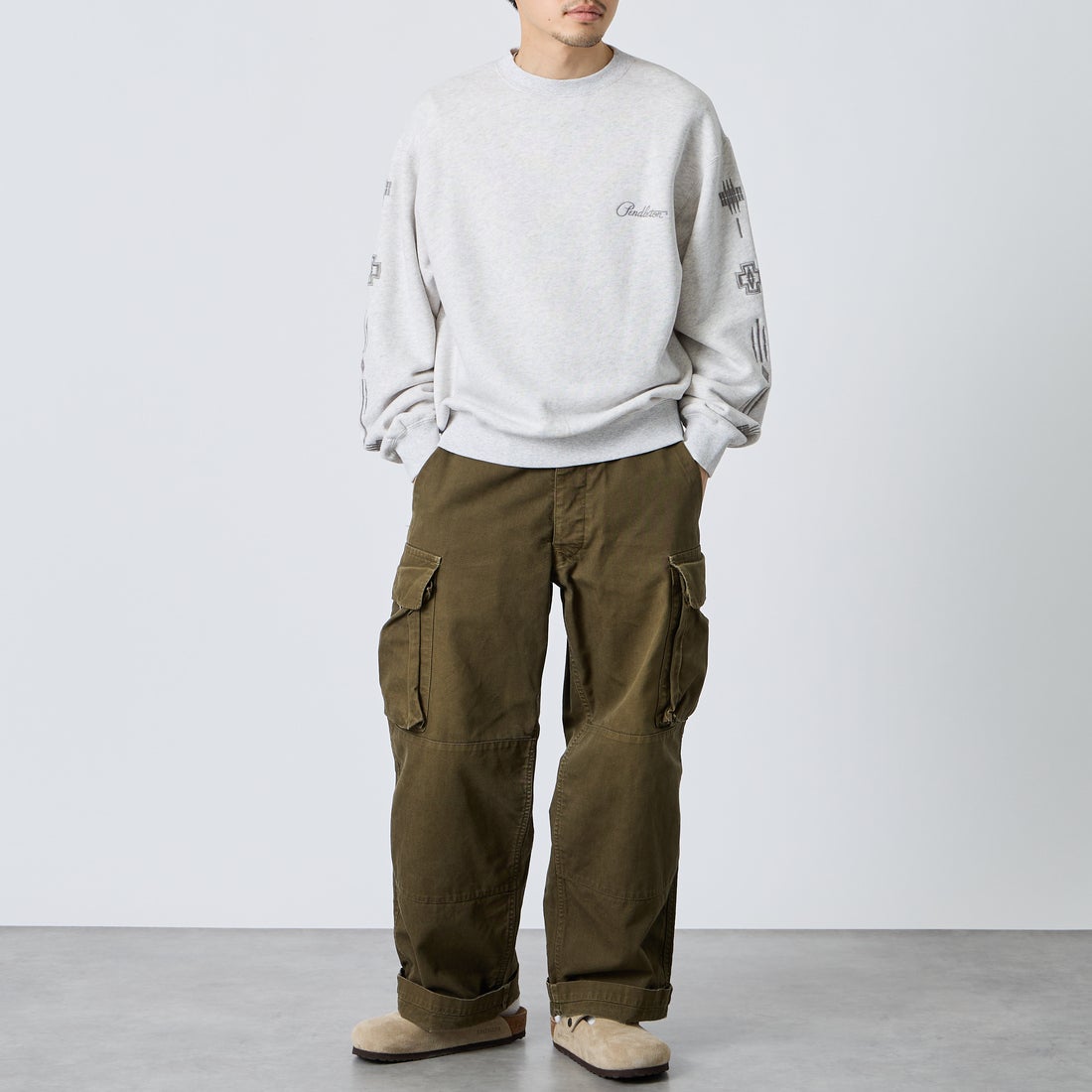 PENDLETON [ペンドルトン] 別注 ハーディング柄 バックプリントクルーネックスウェット [6475-5226-JF] BIRCH &&モデル身長：168cm 着用サイズ：M&&