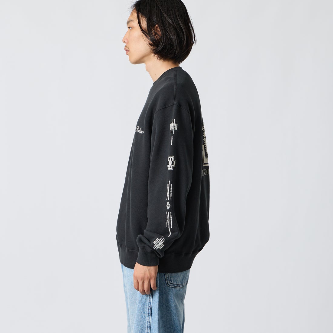PENDLETON [ペンドルトン] 別注 ハーディング柄 バックプリントクルーネックスウェット [6475-5226-JF] BLACK &&モデル身長：175cm 着用サイズ：L&&