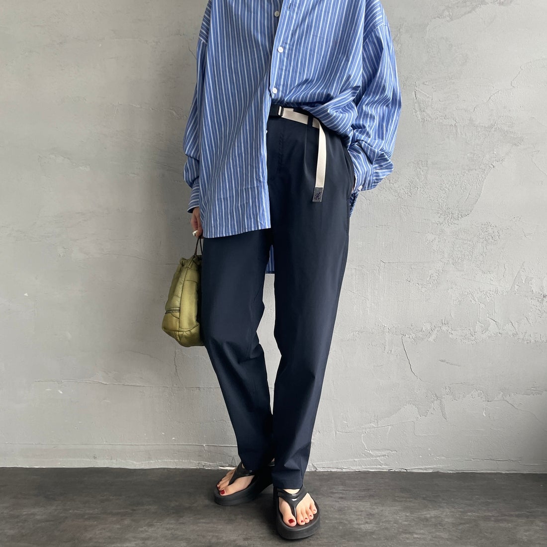 GRAMiCCi [グラミチ] 別注 4WAYストレッチ ナイロンエブリディパンツ [4WAY-EVERYDAY-JF] MIDNIGHT &&モデル身長：158cm 着用サイズ：S&&
