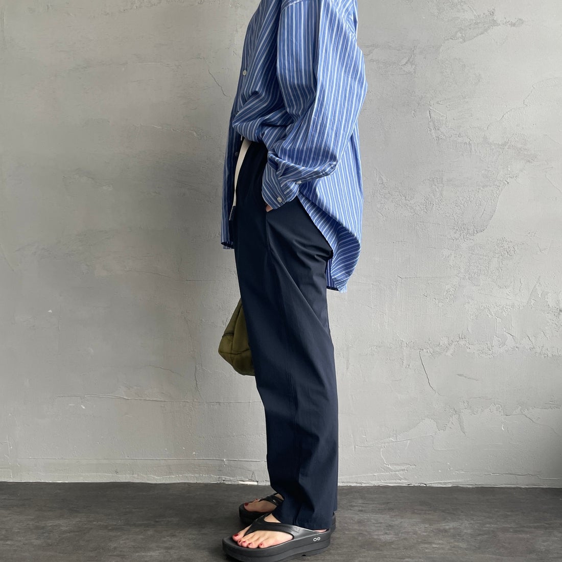 GRAMiCCi [グラミチ] 別注 4WAYストレッチ ナイロンエブリディパンツ [4WAY-EVERYDAY-JF] MIDNIGHT &&モデル身長：158cm 着用サイズ：S&&