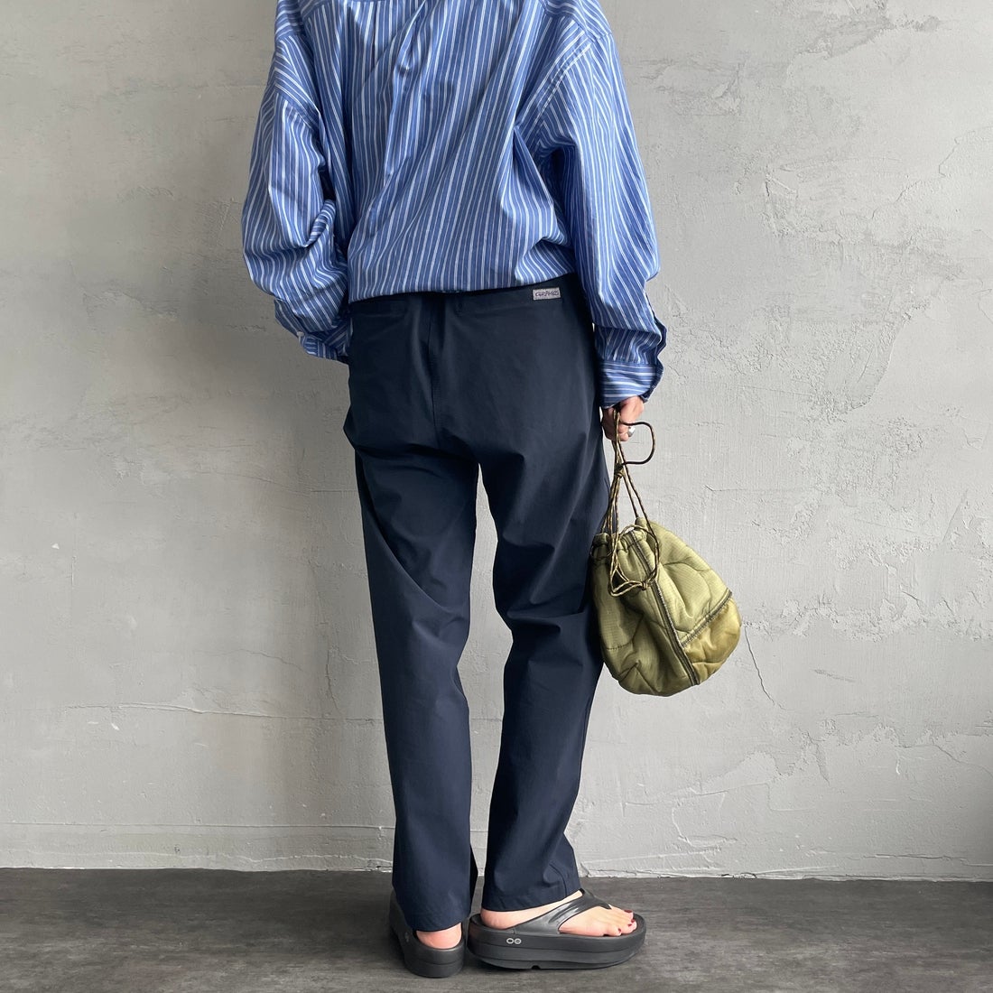 GRAMiCCi [グラミチ] 別注 4WAYストレッチ ナイロンエブリディパンツ [4WAY-EVERYDAY-JF] MIDNIGHT &&モデル身長：158cm 着用サイズ：S&&