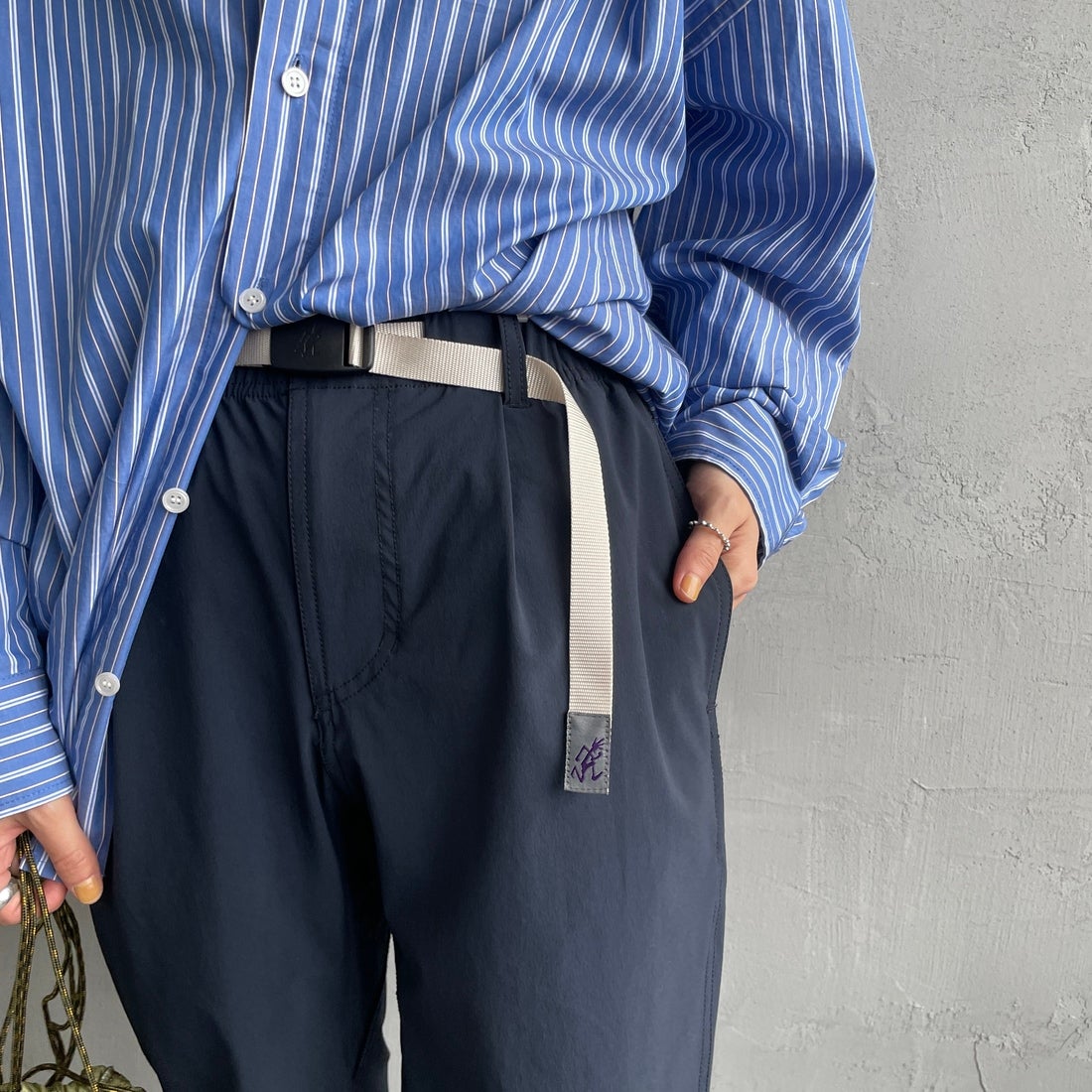 GRAMiCCi [グラミチ] 別注 4WAYストレッチ ナイロンエブリディパンツ [4WAY-EVERYDAY-JF] MIDNIGHT &&モデル身長：158cm 着用サイズ：S&&