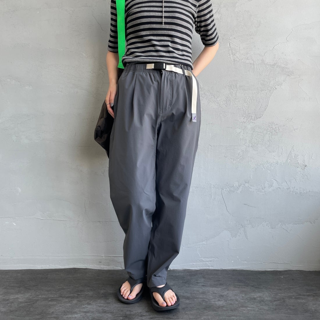 GRAMiCCi [グラミチ] 別注 4WAYストレッチ ナイロンエブリディパンツ [4WAY-EVERYDAY-JF] GRAY &&モデル身長：156cm 着用サイズ：S&&
