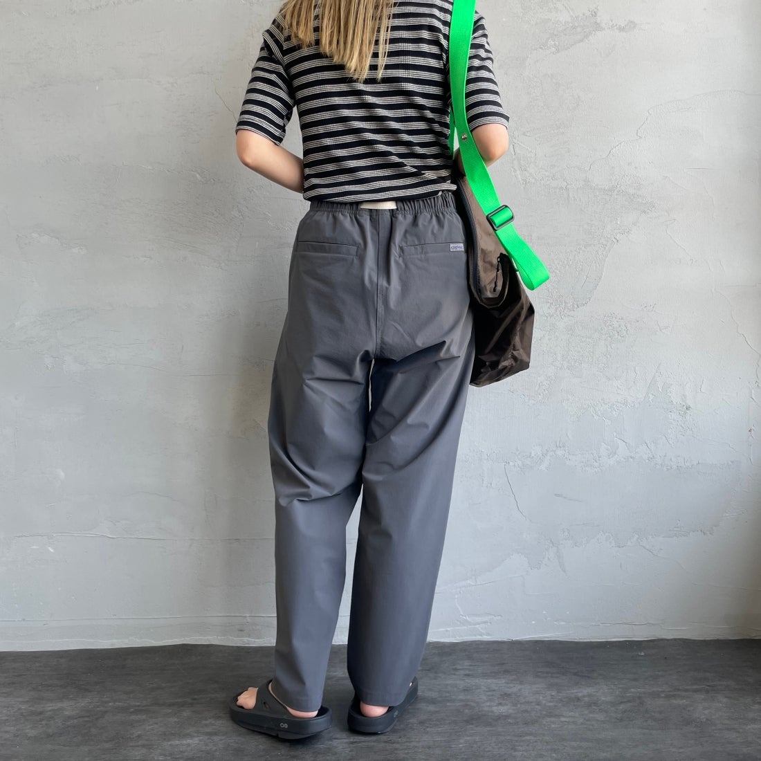 GRAMiCCi [グラミチ] 別注 4WAYストレッチ ナイロンエブリディパンツ [4WAY-EVERYDAY-JF] GRAY &&モデル身長：156cm 着用サイズ：S&&