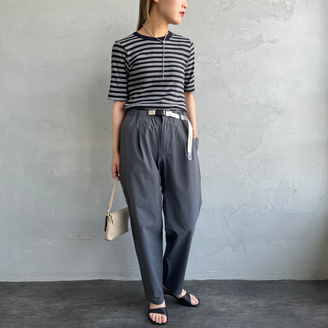 GRAMiCCi [グラミチ] 別注 4WAYストレッチ ナイロンエブリディパンツ [4WAY-EVERYDAY-JF] GRAY &&モデル身長：156cm 着用サイズ：S&&
