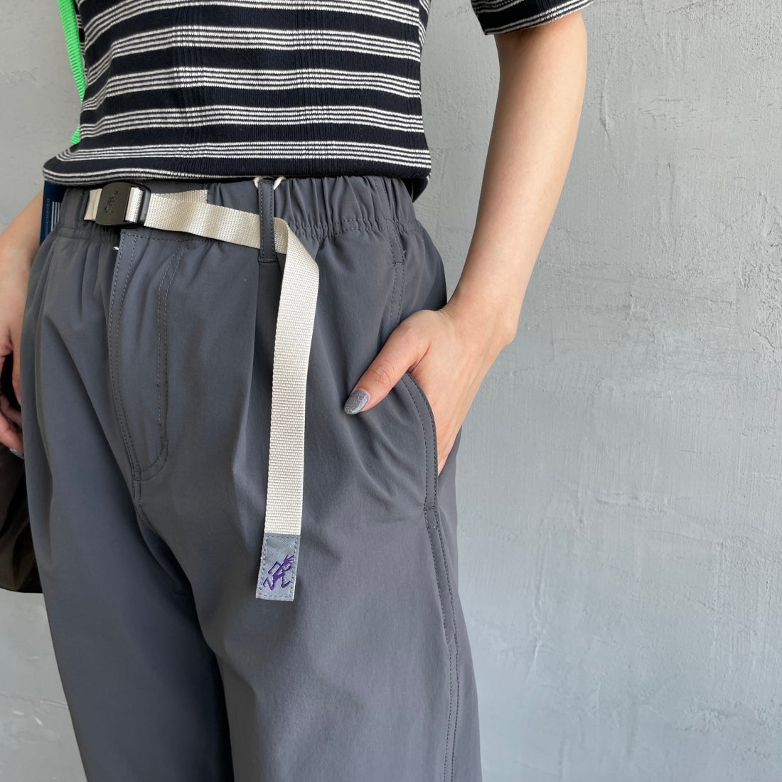 GRAMiCCi [グラミチ] 別注 4WAYストレッチ ナイロンエブリディパンツ [4WAY-EVERYDAY-JF] GRAY &&モデル身長：156cm 着用サイズ：S&&