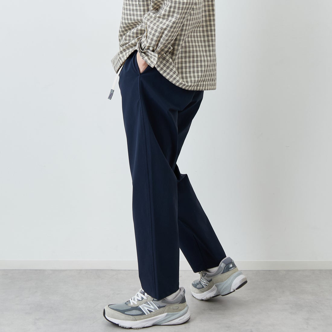 GRAMiCCi [グラミチ] 別注 4WAYストレッチ ナイロンエブリディパンツ [4WAY-EVERYDAY-JF] MIDNIGHT &&モデル身長：168cm 着用サイズ：M&&