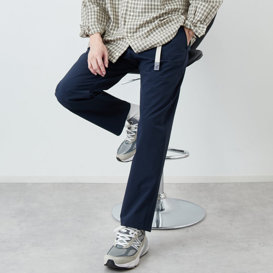 GRAMiCCi [グラミチ] 別注 4WAYストレッチ ナイロンエブリディパンツ [4WAY-EVERYDAY-JF] MIDNIGHT &&モデル身長：168cm 着用サイズ：M&&