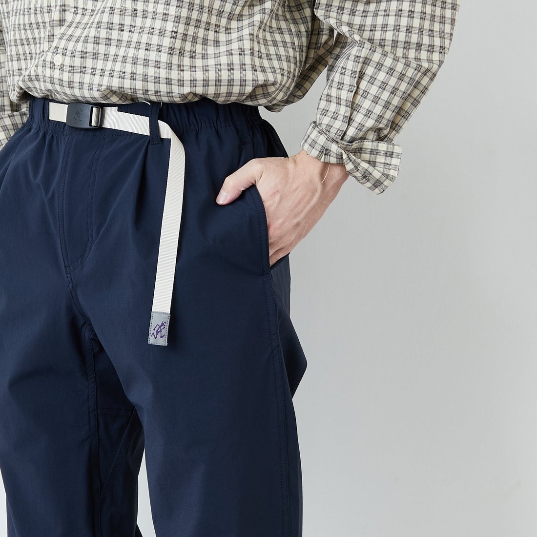 GRAMiCCi [グラミチ] 別注 4WAYストレッチ ナイロンエブリディパンツ [4WAY-EVERYDAY-JF] MIDNIGHT &&モデル身長：168cm 着用サイズ：M&&