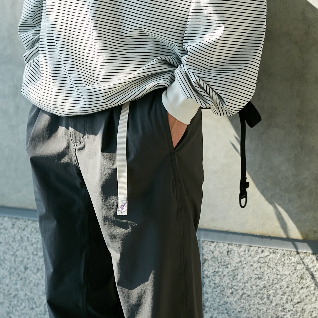 GRAMiCCi [グラミチ] 別注 4WAYストレッチ ナイロンエブリディパンツ [4WAY-EVERYDAY-JF] GRAY &&モデル身長：168cm 着用サイズ：L&&