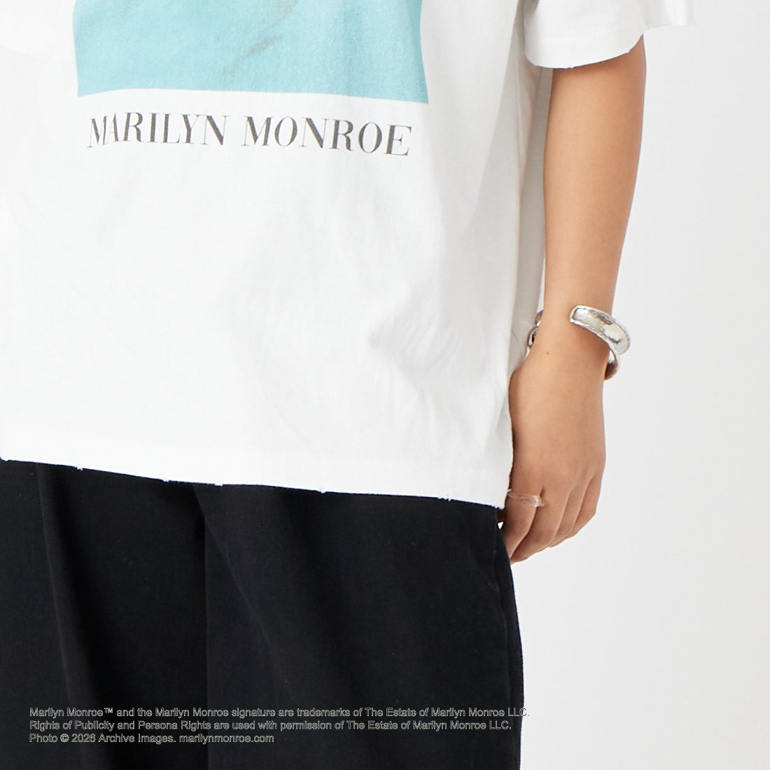 Jeans Factory Clothes [ジーンズファクトリークローズ] MARILYN MONROE / 100TH ANNIVERSARY Tシャツ [JFC-262-040] WHITE &&モデル身長：162cm 着用サイズ：S&&