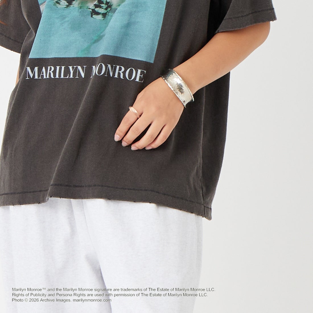 Jeans Factory Clothes [ジーンズファクトリークローズ] MARILYN MONROE / 100TH ANNIVERSARY Tシャツ [JFC-262-040] BLACK &&モデル身長：162cm 着用サイズ：S&&