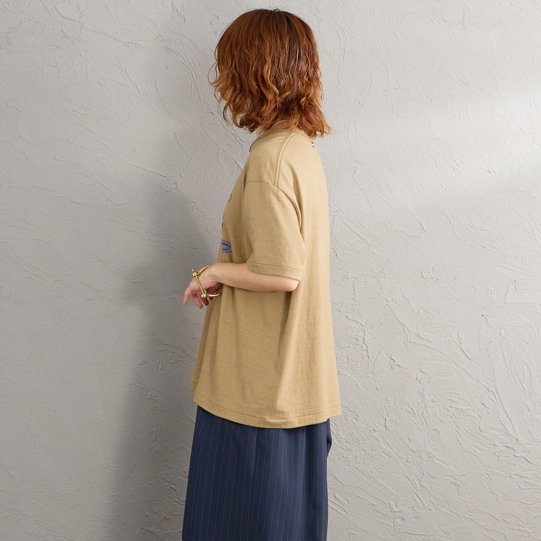 Americana [アメリカーナ] レーシングプリントTシャツ [BRF-848A-3] ｶｰｷ &&モデル身長：158cm 着用サイズ：ONE SIZE&&
