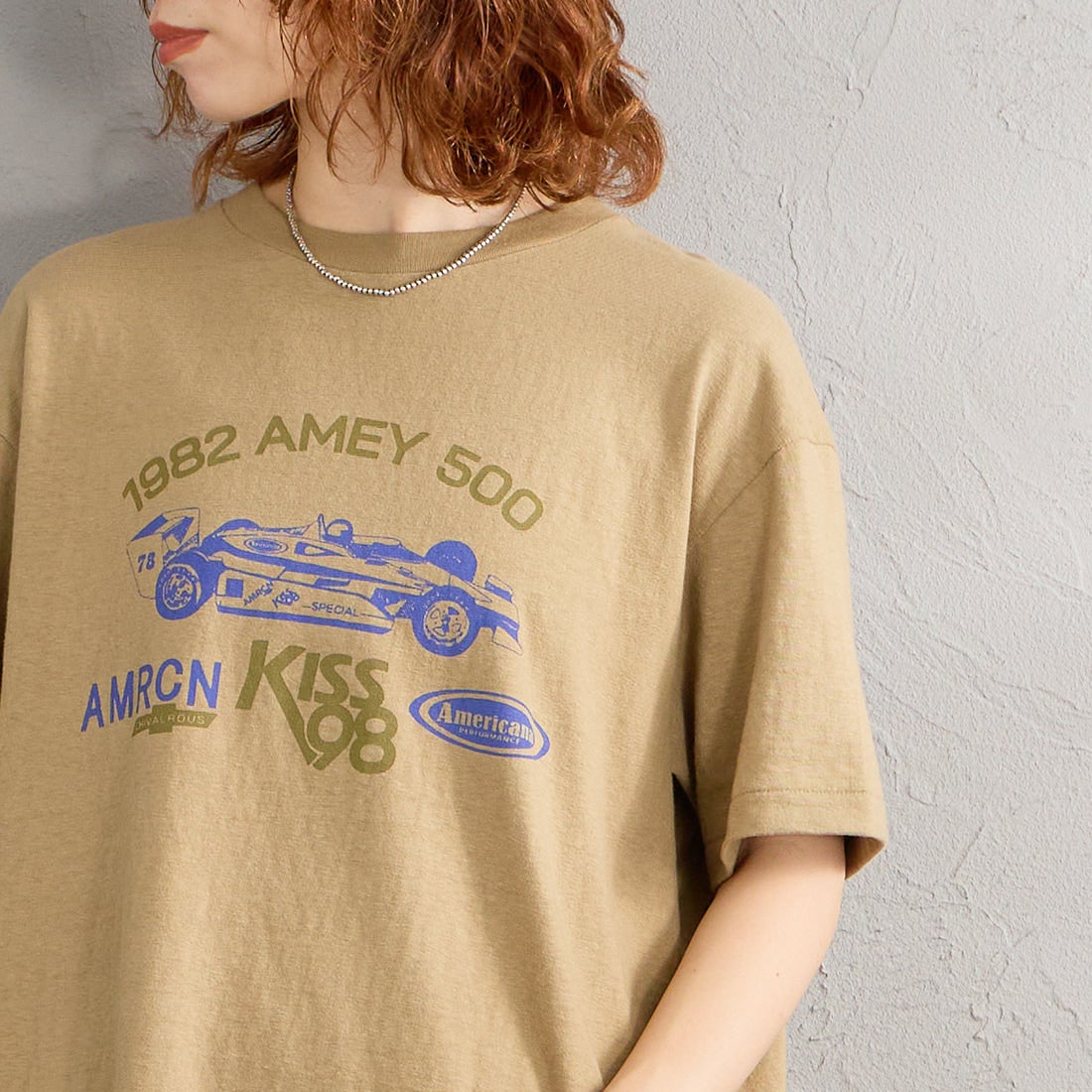 Americana [アメリカーナ] レーシングプリントTシャツ [BRF-848A-3] ｶｰｷ &&モデル身長：158cm 着用サイズ：ONE SIZE&&