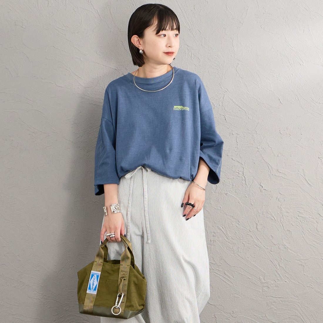 Americana [アメリカーナ] クロップド丈 バックプリントTシャツ [BRF-M-837A-2] ﾌﾞﾙｰ &&モデル身長：150cm 着用サイズ：ONE SIZE&&