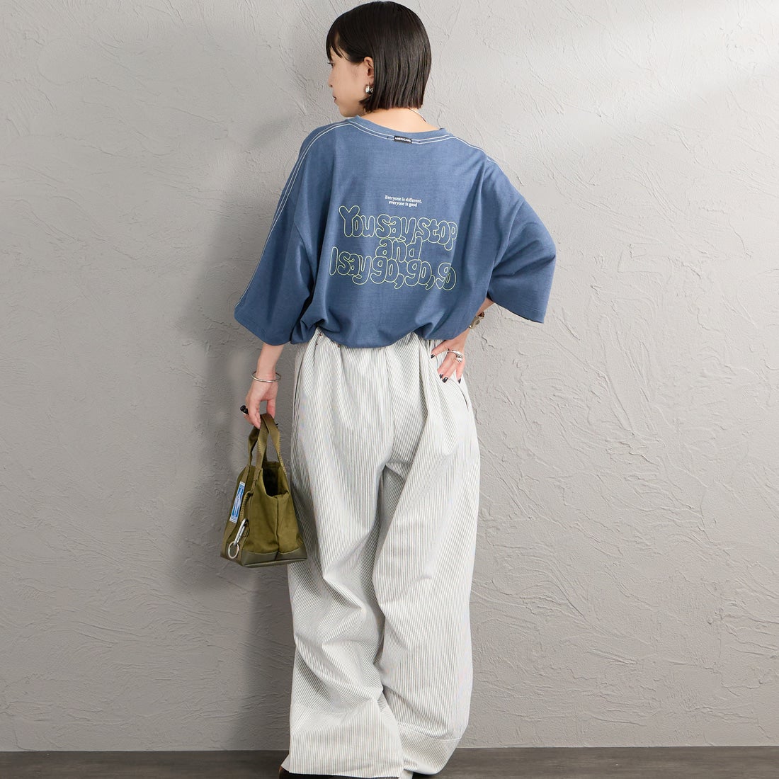 Americana [アメリカーナ] クロップド丈 バックプリントTシャツ [BRF-M-837A-2] ﾌﾞﾙｰ &&モデル身長：150cm 着用サイズ：ONE SIZE&&