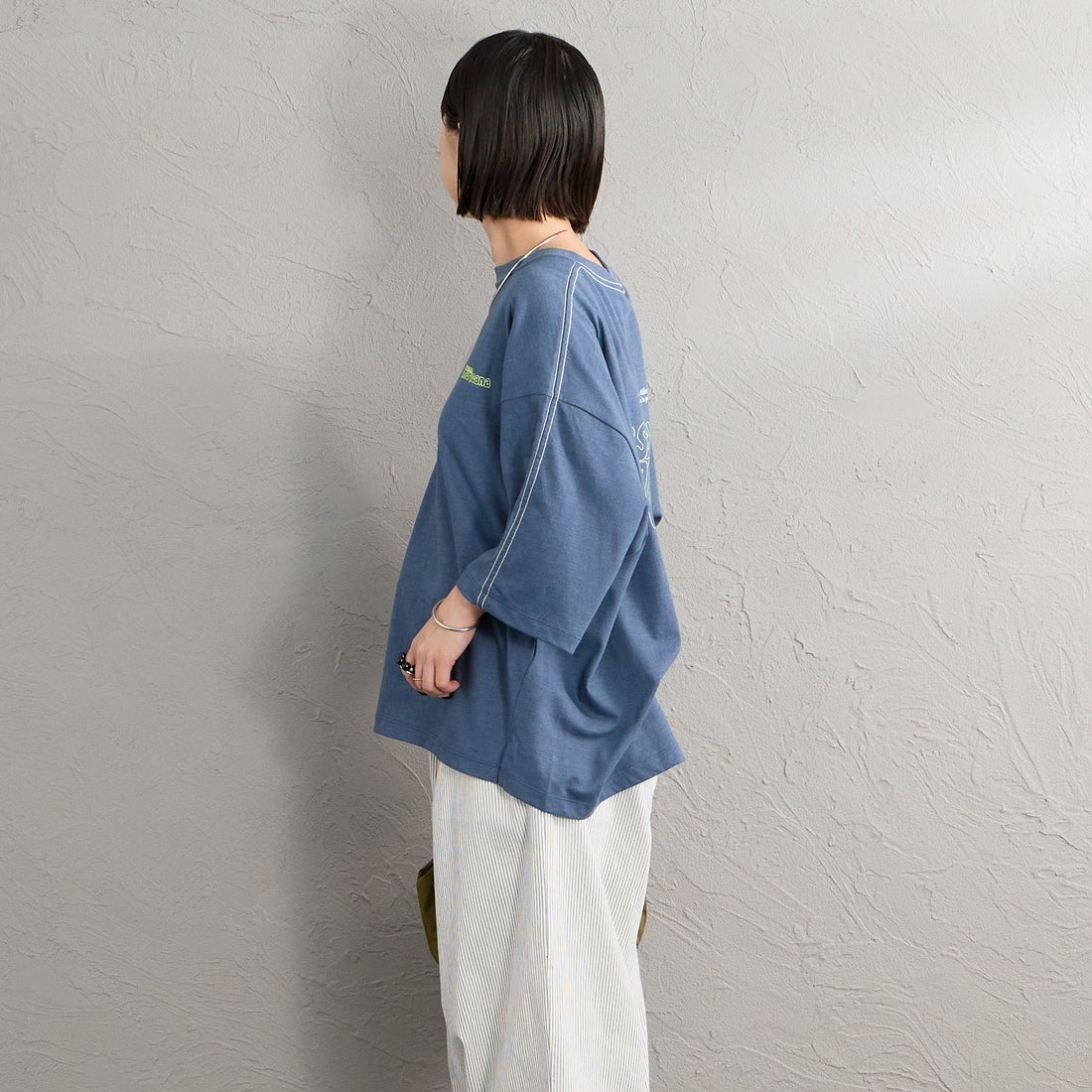 Americana [アメリカーナ] クロップド丈 バックプリントTシャツ [BRF-M-837A-2] ﾌﾞﾙｰ &&モデル身長：150cm 着用サイズ：ONE SIZE&&