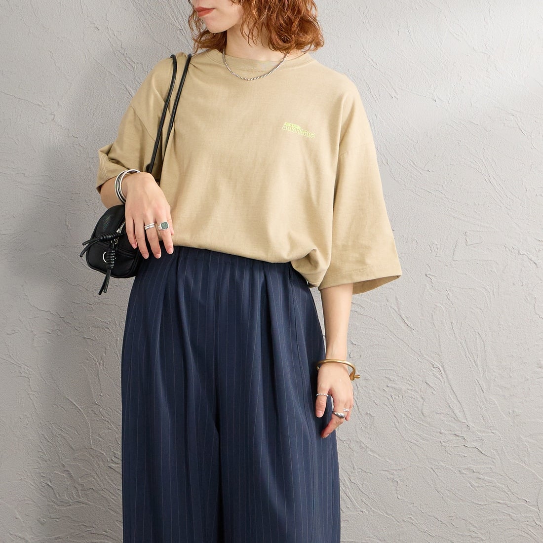 Americana [アメリカーナ] クロップド丈 バックプリントTシャツ [BRF-M-837A-2] ﾍﾞｰｼﾞｭ &&モデル身長：158cm 着用サイズ：ONE SIZE&&