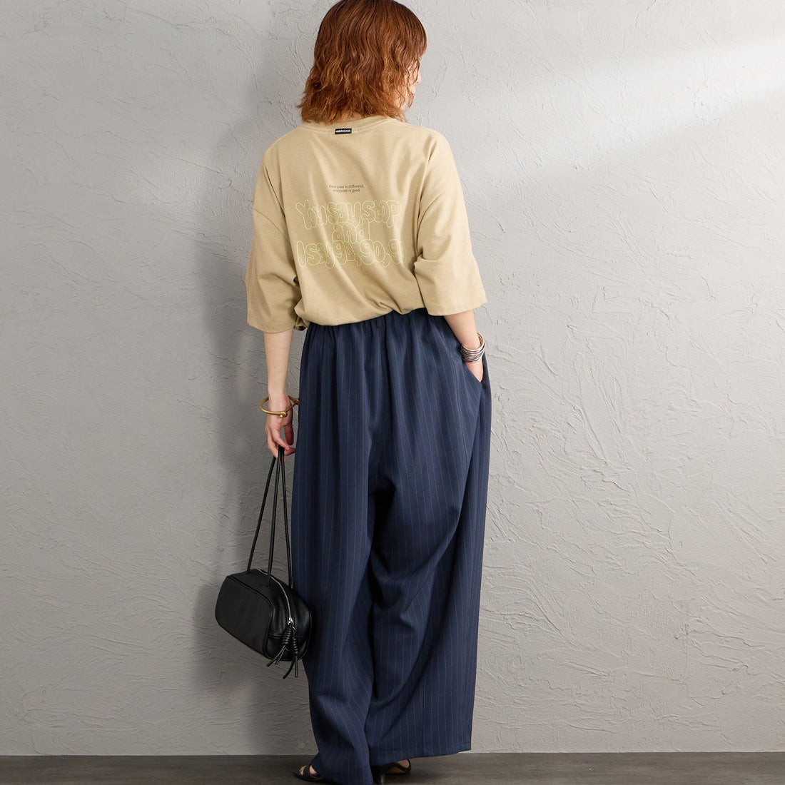 Americana [アメリカーナ] クロップド丈 バックプリントTシャツ [BRF-M-837A-2] ﾍﾞｰｼﾞｭ &&モデル身長：158cm 着用サイズ：ONE SIZE&&