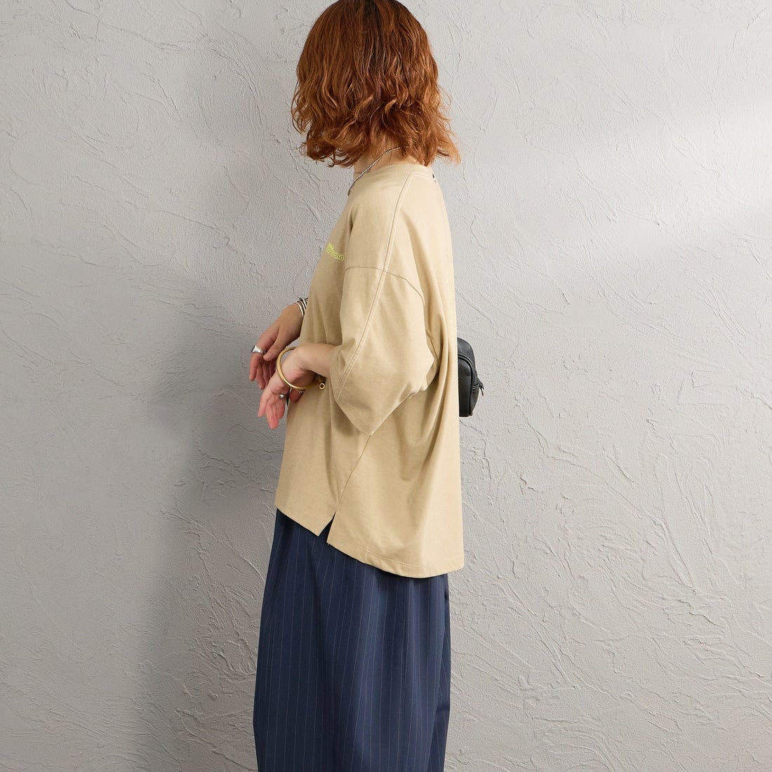 Americana [アメリカーナ] クロップド丈 バックプリントTシャツ [BRF-M-837A-2] ﾍﾞｰｼﾞｭ &&モデル身長：158cm 着用サイズ：ONE SIZE&&