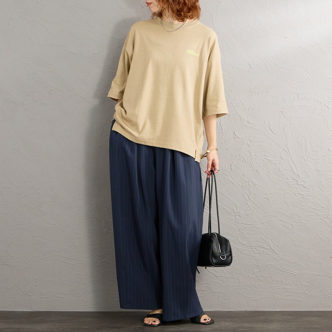 Americana [アメリカーナ] クロップド丈 バックプリントTシャツ [BRF-M-837A-2] ﾍﾞｰｼﾞｭ &&モデル身長：158cm 着用サイズ：ONE SIZE&&