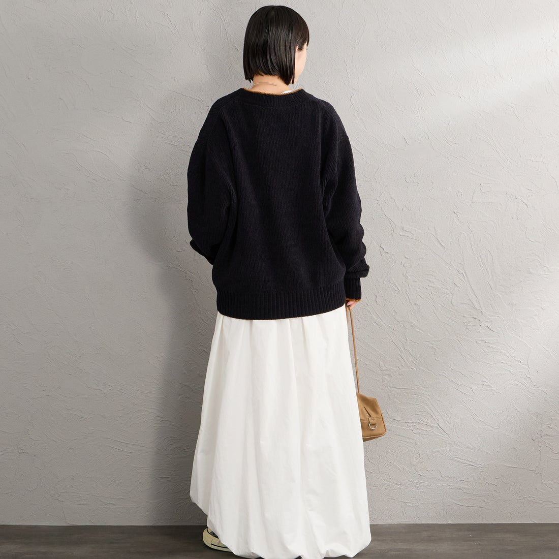 FRED PERRY [フレッドペリー] 別注 ワンポイントロゴ刺繍 Vネックモールニットカーディガン [FPM-26A-006JF] BLACK/DARK &&モデル身長：150cm 着用サイズ：S&&