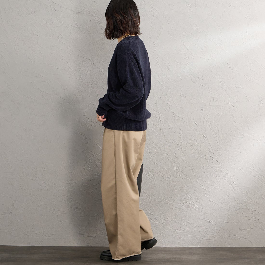 FRED PERRY [フレッドペリー] 別注 ワンポイントロゴ刺繍 Vネックモールニットカーディガン [FPM-26A-006JF] NAVY/RICH &&モデル身長：160cm 着用サイズ：S&&