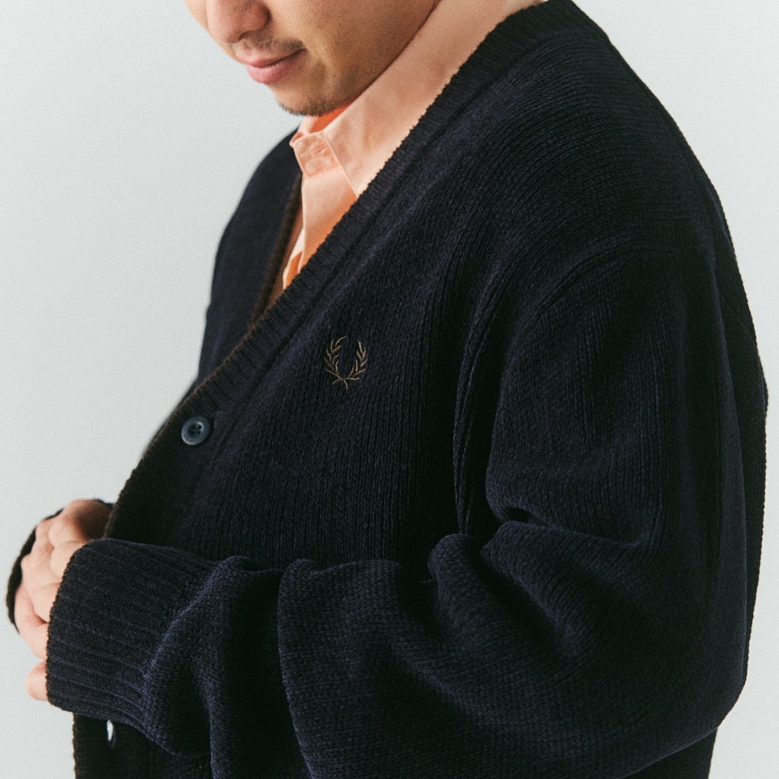 FRED PERRY [フレッドペリー] 別注 ワンポイントロゴ刺繍 Vネックモールニットカーディガン [FPM-26A-006JF] NAVY/RICH