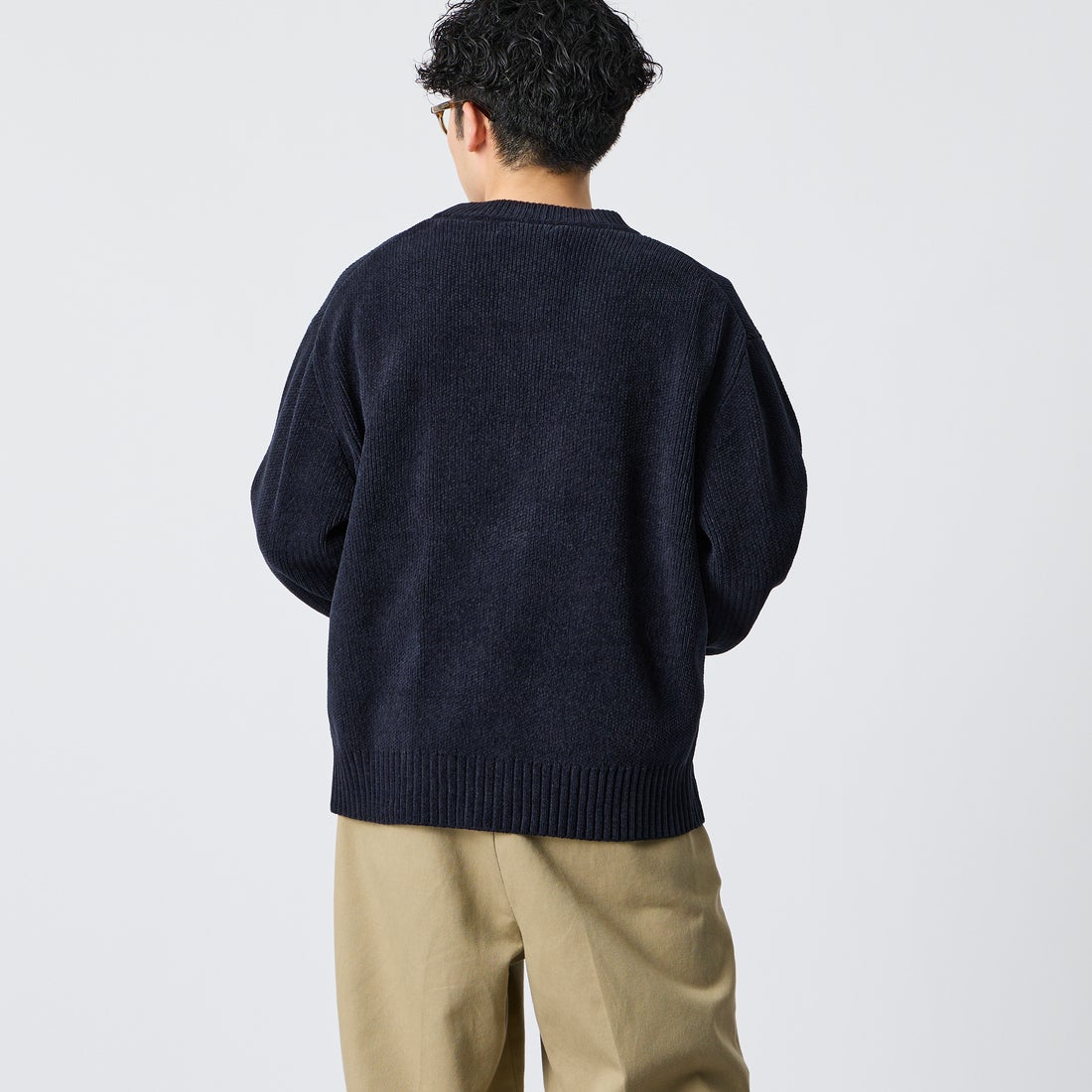 FRED PERRY [フレッドペリー] 別注 ワンポイントロゴ刺繍 Vネックモールニットカーディガン [FPM-26A-006JF] NAVY/RICH &&モデル身長：168cm 着用サイズ：L&&