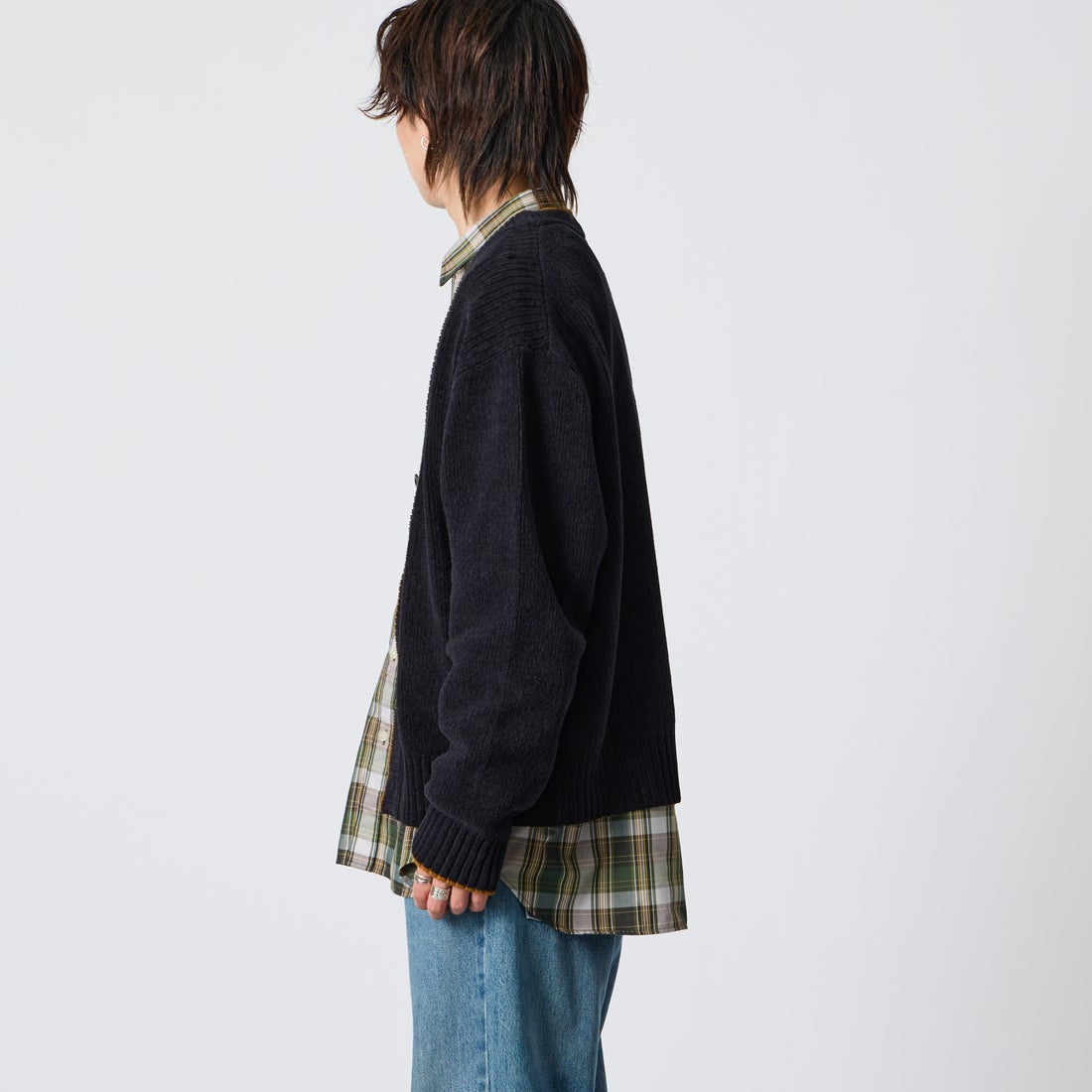 FRED PERRY [フレッドペリー] 別注 ワンポイントロゴ刺繍 Vネックモールニットカーディガン [FPM-26A-006JF] BLACK/DARK &&モデル身長：177cm 着用サイズ：L&&