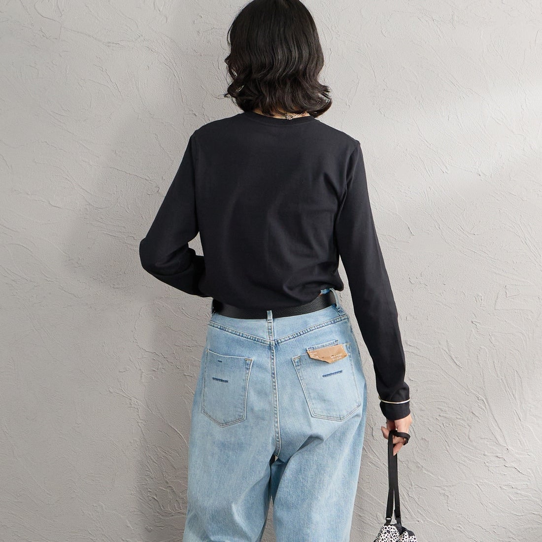 Hanes [ヘインズ] 2P FOR HER ジャパンフィットロングスリーブパックTシャツ [HW4-E104] 998 ASSORT &&モデル身長：162cm 着用サイズ：M&&