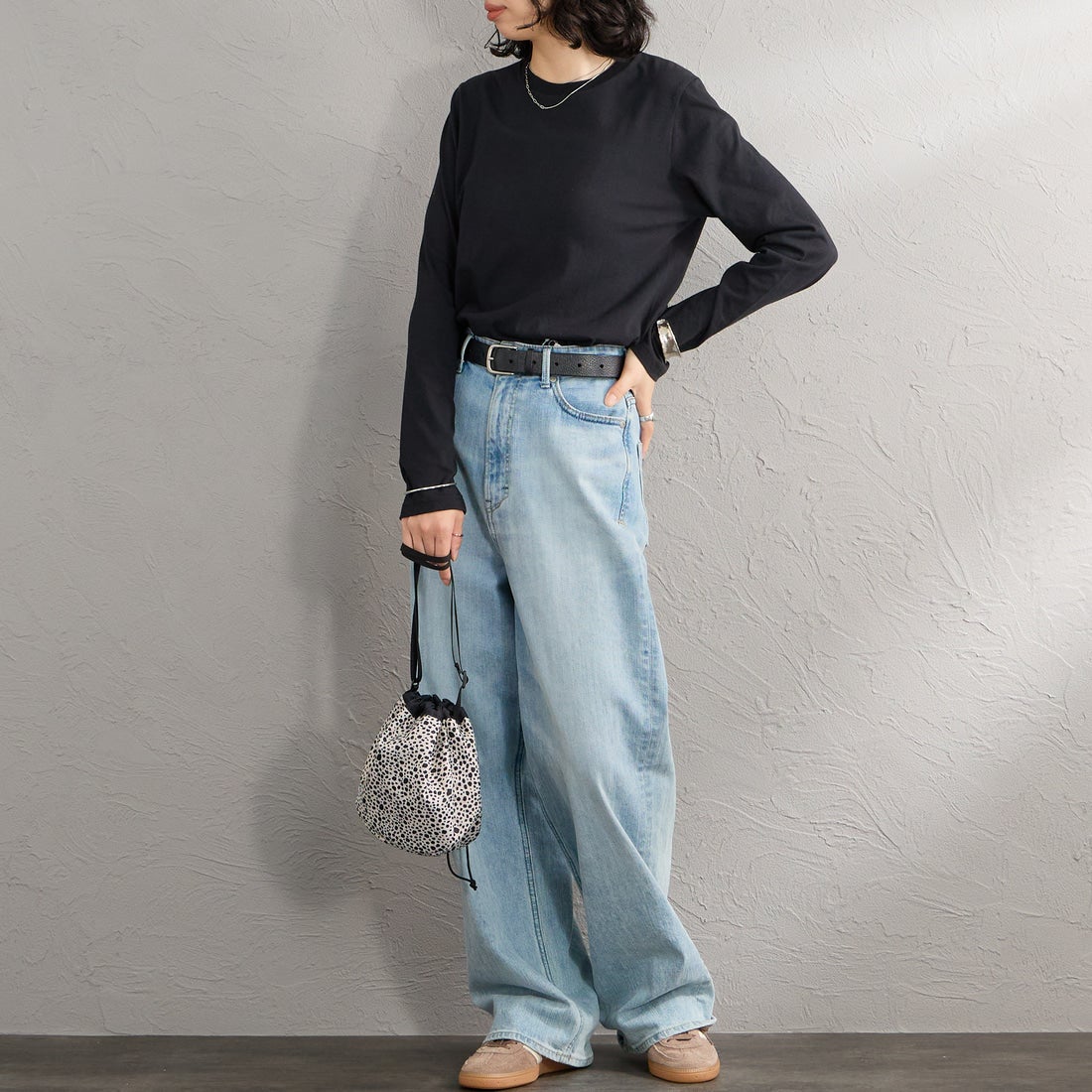 Hanes [ヘインズ] 2P FOR HER ジャパンフィットロングスリーブパックTシャツ [HW4-E104] 998 ASSORT &&モデル身長：162cm 着用サイズ：M&&