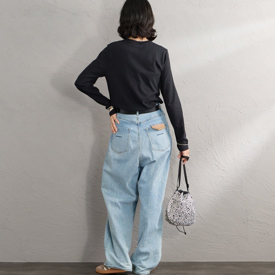 Hanes [ヘインズ] 2P FOR HER ジャパンフィットロングスリーブパックTシャツ [HW4-E104] 998 ASSORT &&モデル身長：162cm 着用サイズ：M&&