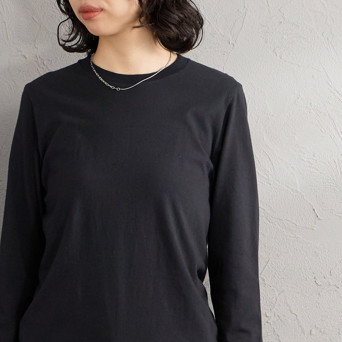 Hanes [ヘインズ] 2P FOR HER ジャパンフィットロングスリーブパックTシャツ [HW4-E104] 998 ASSORT &&モデル身長：162cm 着用サイズ：M&&
