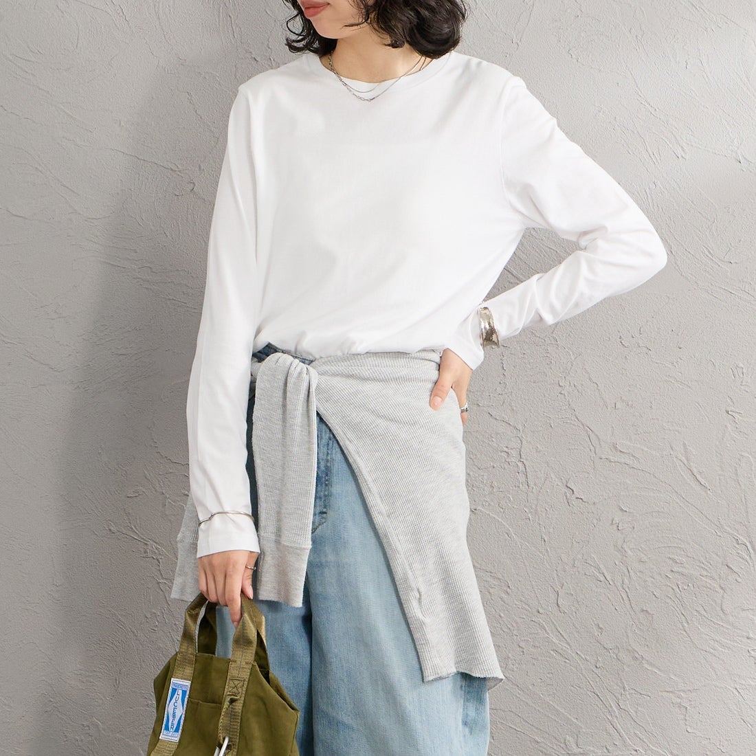 Hanes [ヘインズ] 2P FOR HER ジャパンフィットロングスリーブパックTシャツ [HW4-E104] 998 ASSORT &&モデル身長：162cm 着用サイズ：M&&