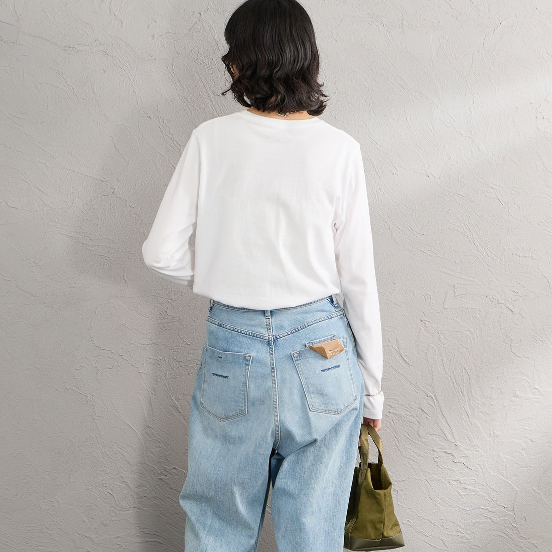 Hanes [ヘインズ] 2P FOR HER ジャパンフィットロングスリーブパックTシャツ [HW4-E104] 998 ASSORT &&モデル身長：162cm 着用サイズ：M&&