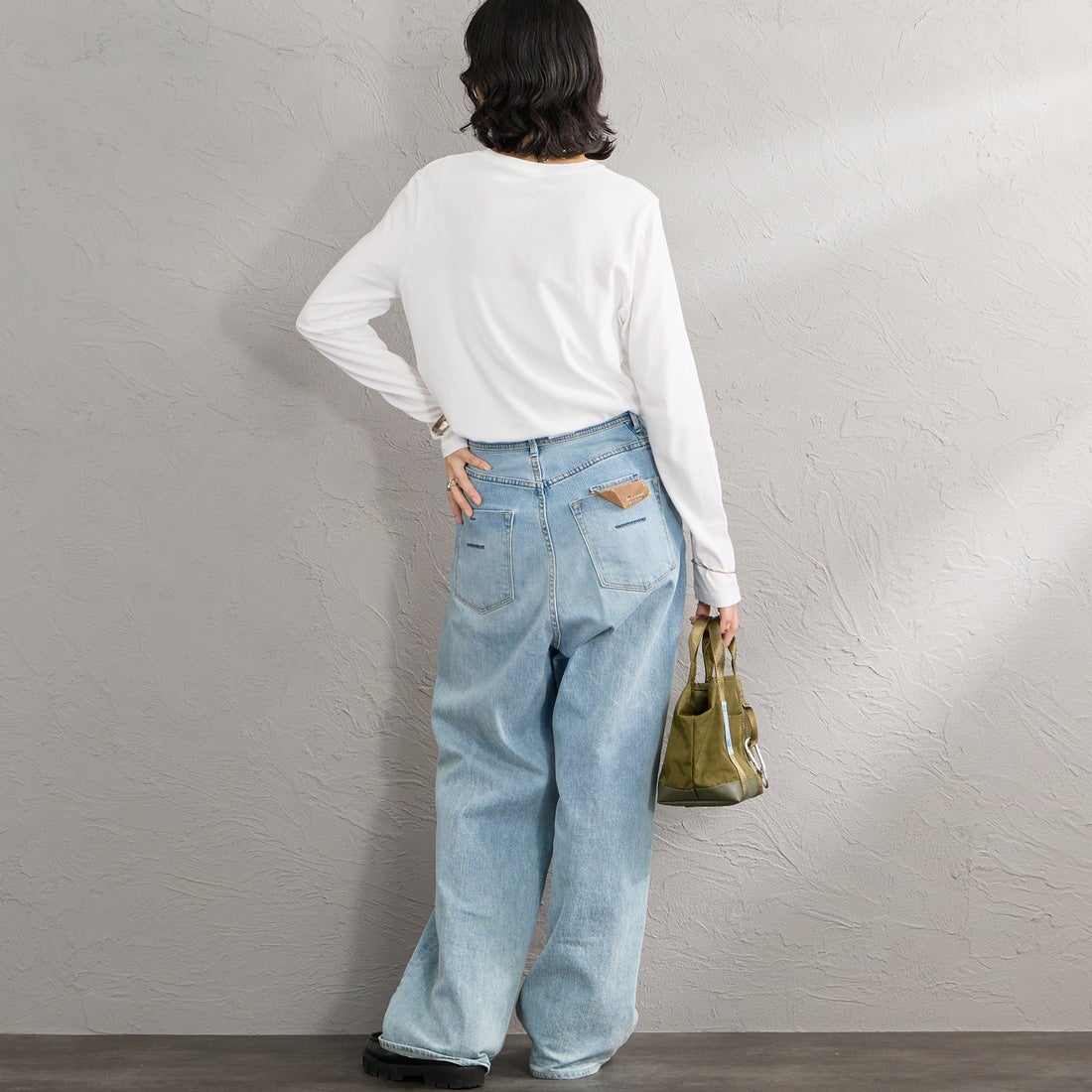 Hanes [ヘインズ] 2P FOR HER ジャパンフィットロングスリーブパックTシャツ [HW4-E104] 998 ASSORT &&モデル身長：162cm 着用サイズ：M&&