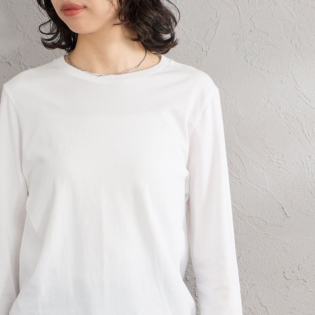 Hanes [ヘインズ] 2P FOR HER ジャパンフィットロングスリーブパックTシャツ [HW4-E104] 998 ASSORT &&モデル身長：162cm 着用サイズ：M&&