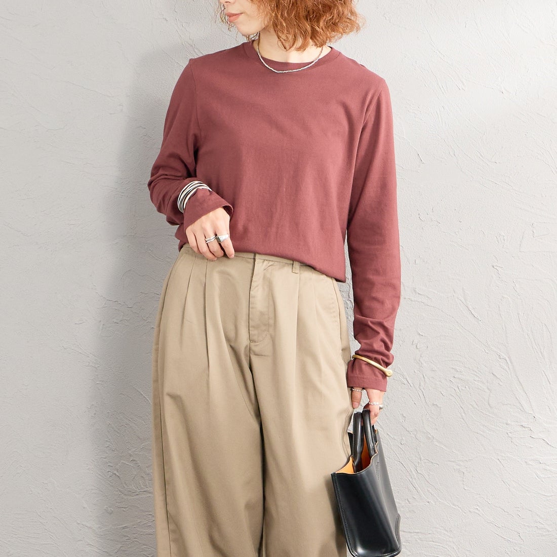 Hanes [ヘインズ] 2P FOR HER ジャパンフィットロングスリーブパックTシャツ [HW4-E104] 867 BR/PNK &&モデル身長：158cm 着用サイズ：M&&
